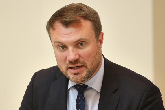 Daniel Keller spricht über Integrationsförderung für Migranten in Brandenburg, unterstützt vom ESF+.