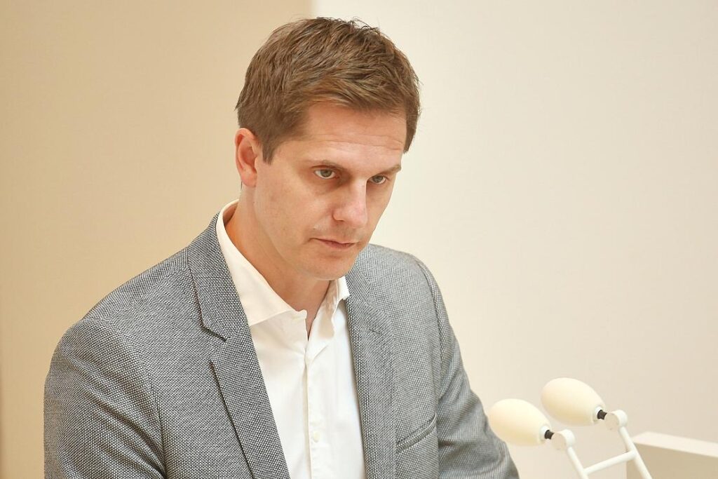 Brandenburger Justizminister unterstützt elektronische Fußfessel im Gewaltschutzgesetz