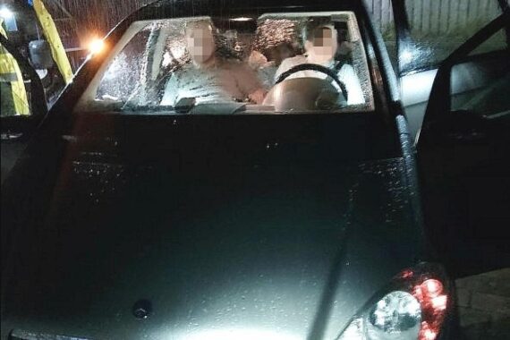 Festnahme eines Schleusers in Windshausen, fünf illegal Reisende, Bundespolizei im Einsatz.