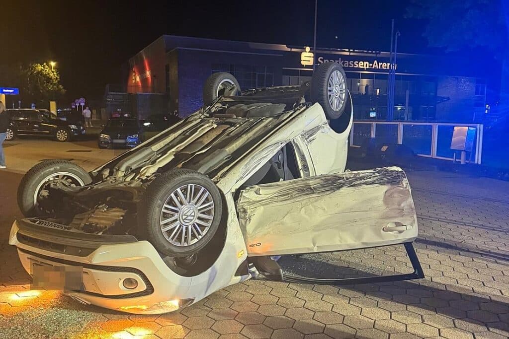 Drei Verletzte nach Überschlagunfall in Aurich
