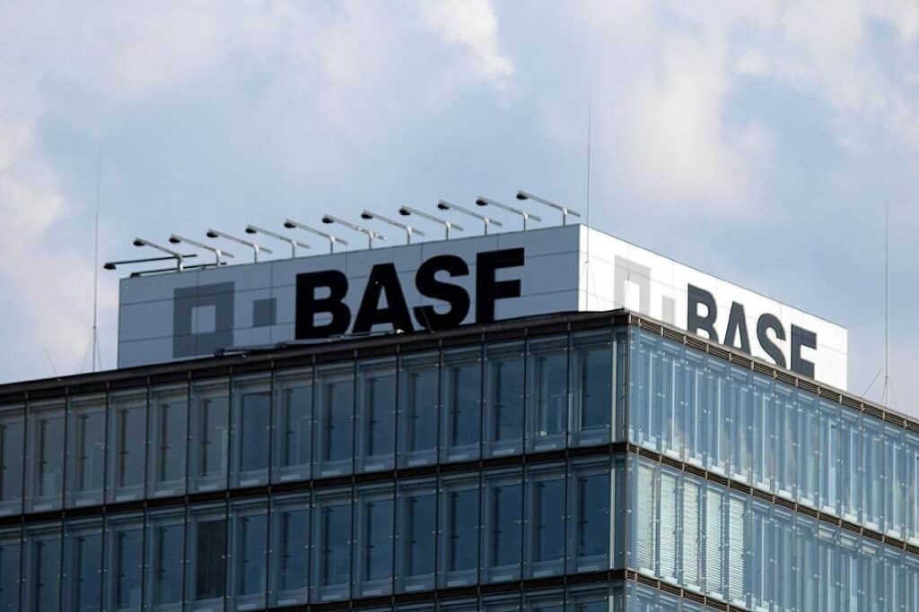Feuerwehr rückt nach Produktaustritt bei BASF in Ludwigshafen aus