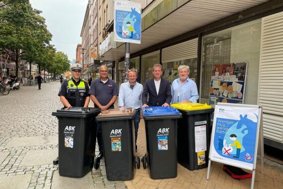 Stadtvertreter präsentieren Rattenbekämpfungskonzept; Fokus auf Müllvermeidung und Aufklärung der Bevölkerung.