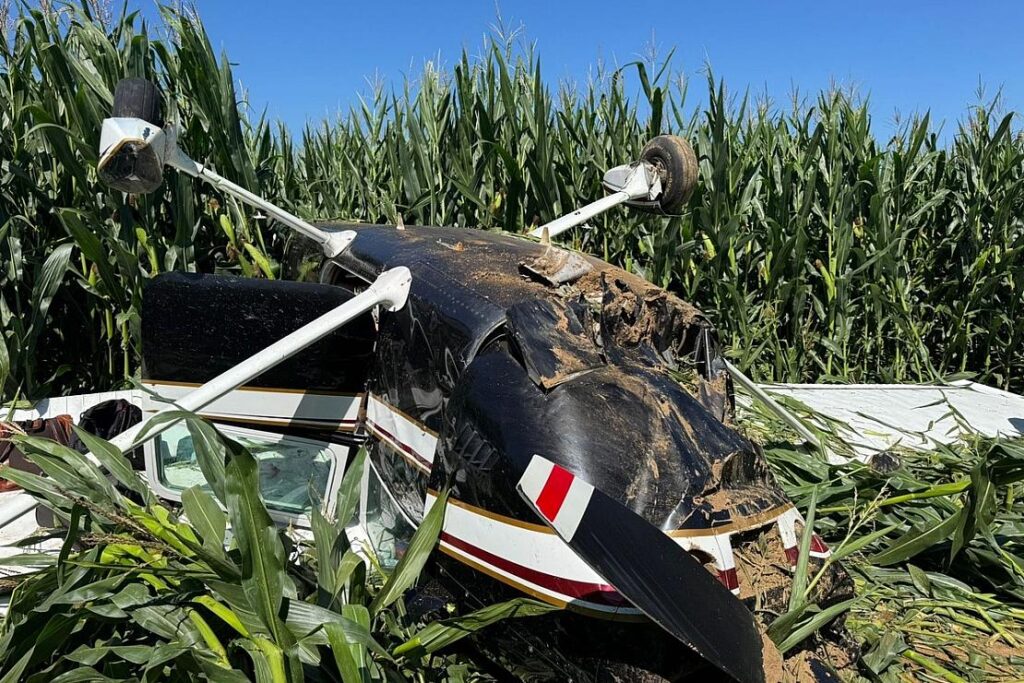 Kleinflugzeug stürzt in Lohmar-Algert ab