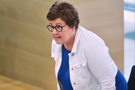 Petra Grimm-Benne spricht in einer Debatte über die Bedeutung des Ehrenamts.