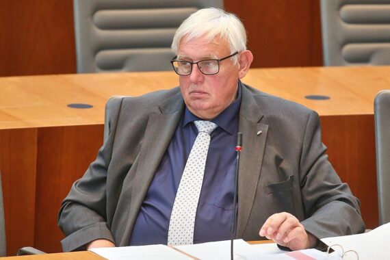 Karl-Josef Laumann diskutiert Altersversorgung und Renteneintrittsalter in NRW.