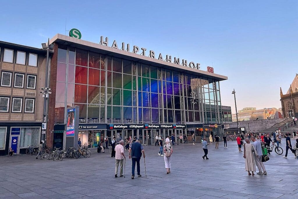 Mann erleidet schweren Stromunfall im Kölner Hauptbahnhof