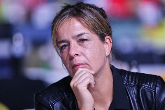 Mona Neubaur präsentiert den Fahrplan für klimafreundliche Chemieindustrie in Nordrhein-Westfalen.