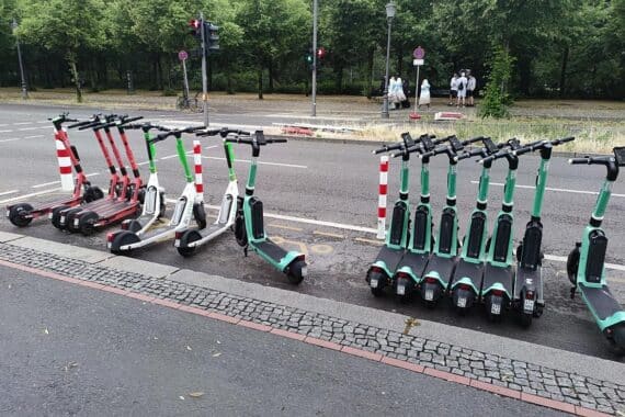 E-Scooter-Kontrollen: Polizei verstärkt Aufsicht zur Verbesserung der Verkehrssicherheit in Nienburg.