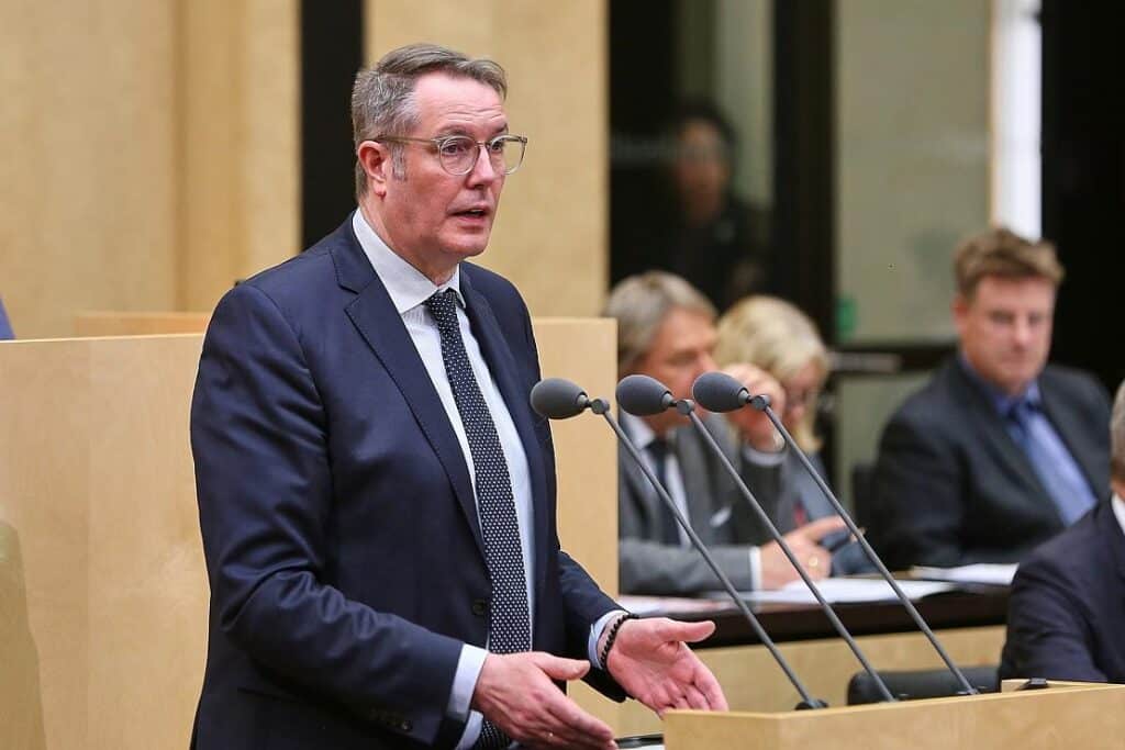 Schweitzer drängt auf Beschäftigungsförderung für Rentenstabilität