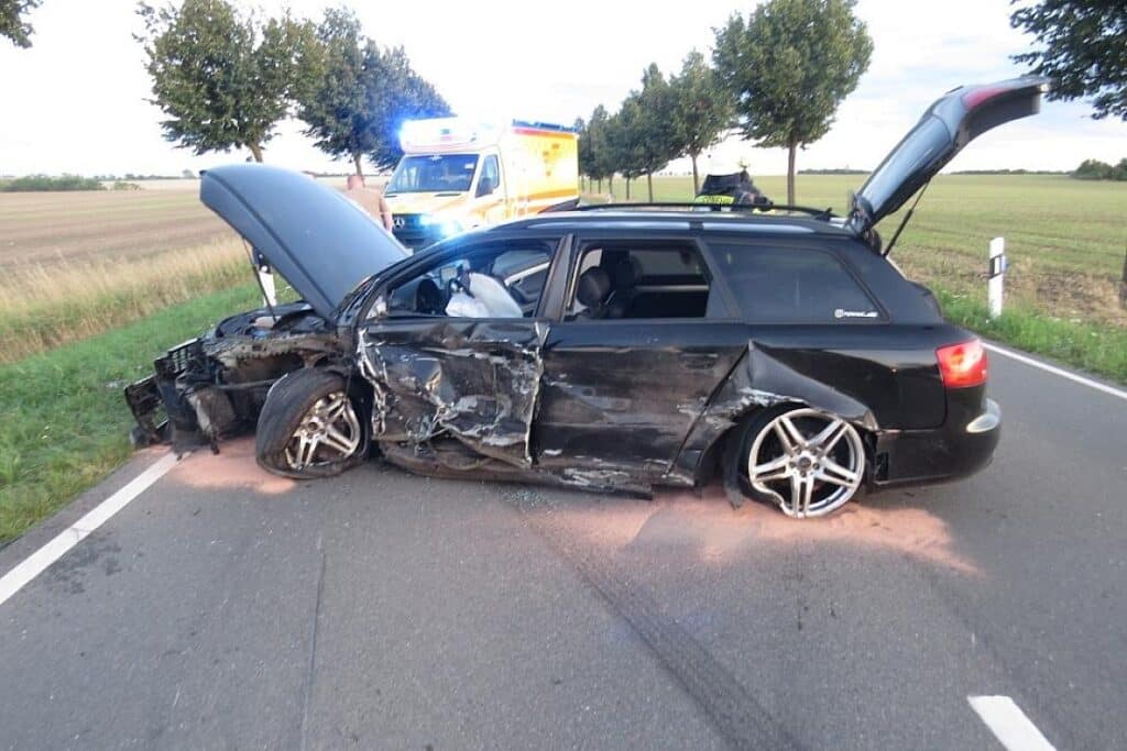 Schwerer Verkehrsunfall auf B 180 bei Schneidlingen