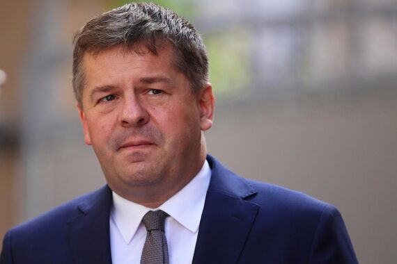 Sven Schulze bei einem politischen Auftritt, betont Kooperationsverbot mit der AfD in Sachsen-Anhalt.