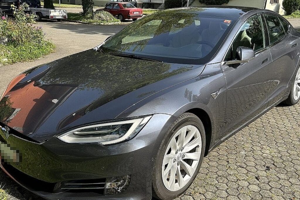 Tesla-Fahrer muss nachträglich fast 10.000 Euro Zollgebühren zahlen