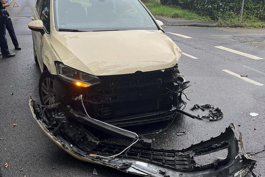 Verletzte nach Verkehrsunfall in Rösrath-Forsbach