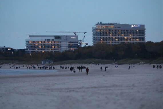 Wechselhaftes Wetter mit Wolken, Regen und Gewitter in Mecklenburg-Vorpommern erwartet.