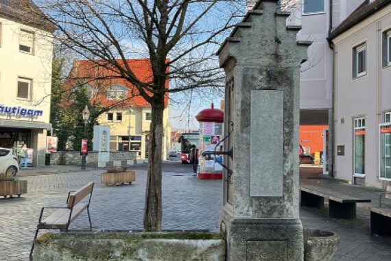 Zwei neue Trinkbrunnen in Würzburg bieten erfrischendes Wasser an heißen Tagen.