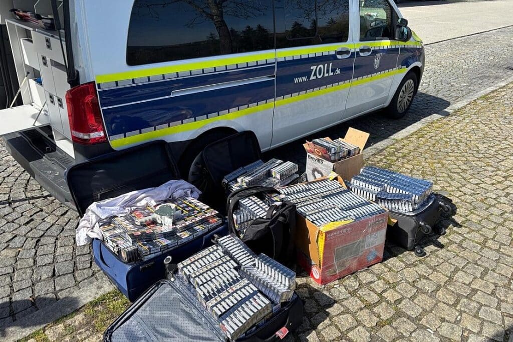 Zoll beschlagnahmt fast 100.000 Schmuggel-Zigaretten und Tabak bei Kontrollen an A3