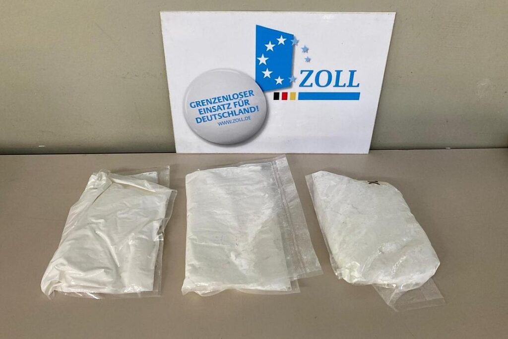 Zoll beschlagnahmt über drei Kilo Amphetamin auf A3 bei Bogen