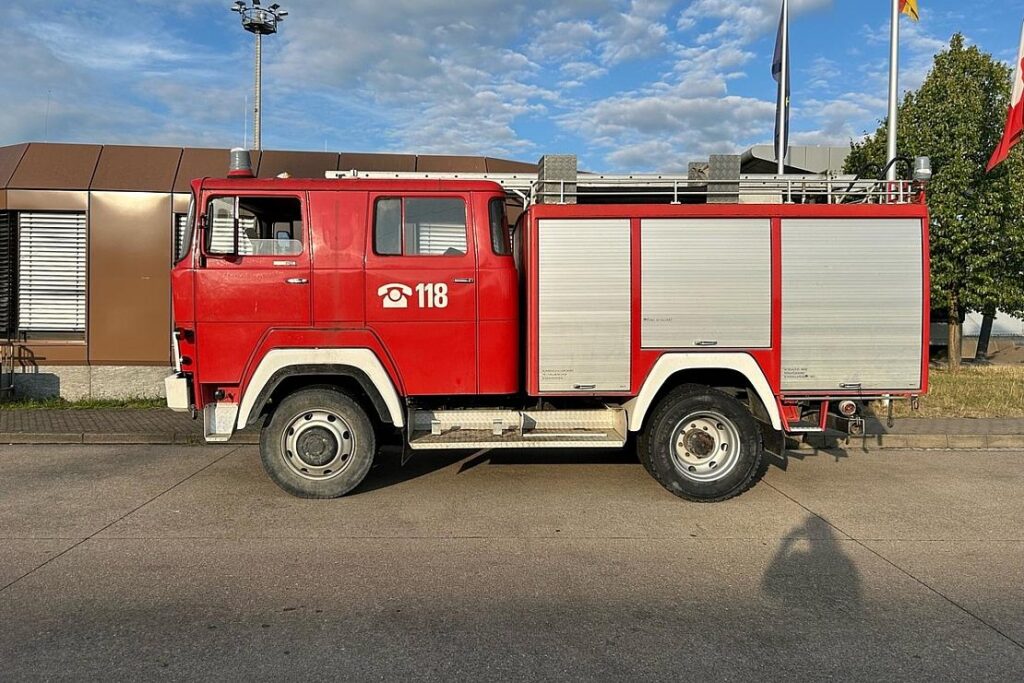 Zoll stoppt Feuerwehr-Oldtimer auf A5