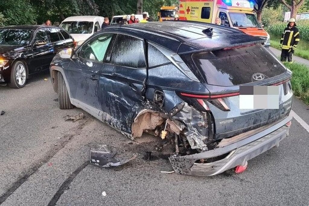 Zwei Frauen bei Auffahrunfall auf B73 bei Düdenbüttel verletzt