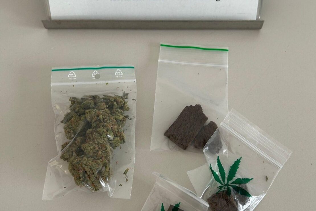 64-Jährige versteckt Betäubungsmittel im Genitalbereich