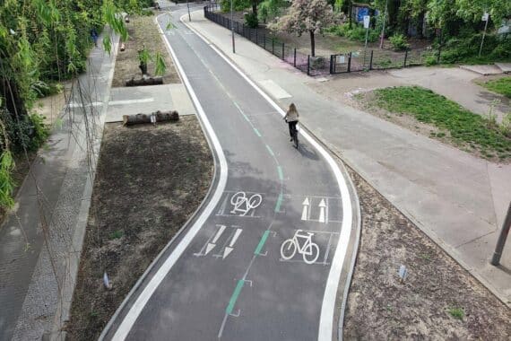 Radweg zwischen Zscherndorf und Bitterfeld, symbolisch für Strukturwandel, 780.000 Euro Förderung.