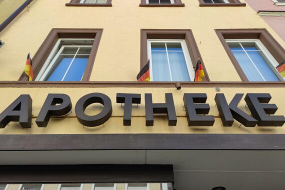 Kritik an PTA-Mehrbefugnissen: Apotheker an Bord, Sicherheit und Kontrolle wichtig.