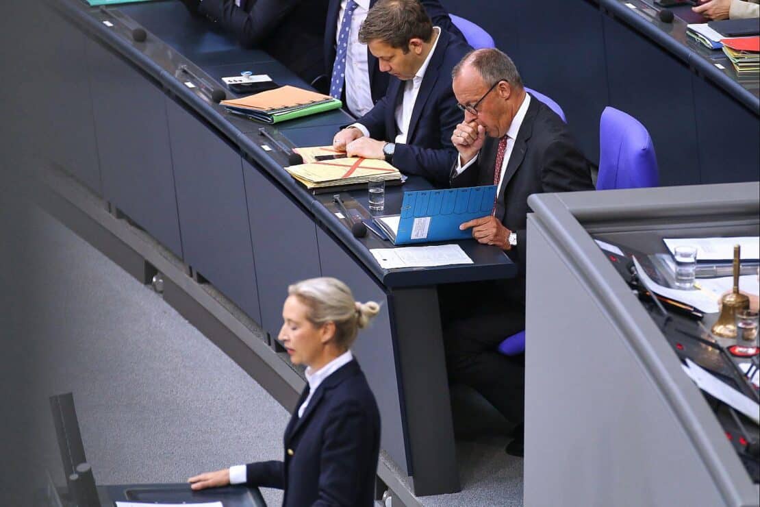 AfD und Union im Politbarometer erstmals gleichauf