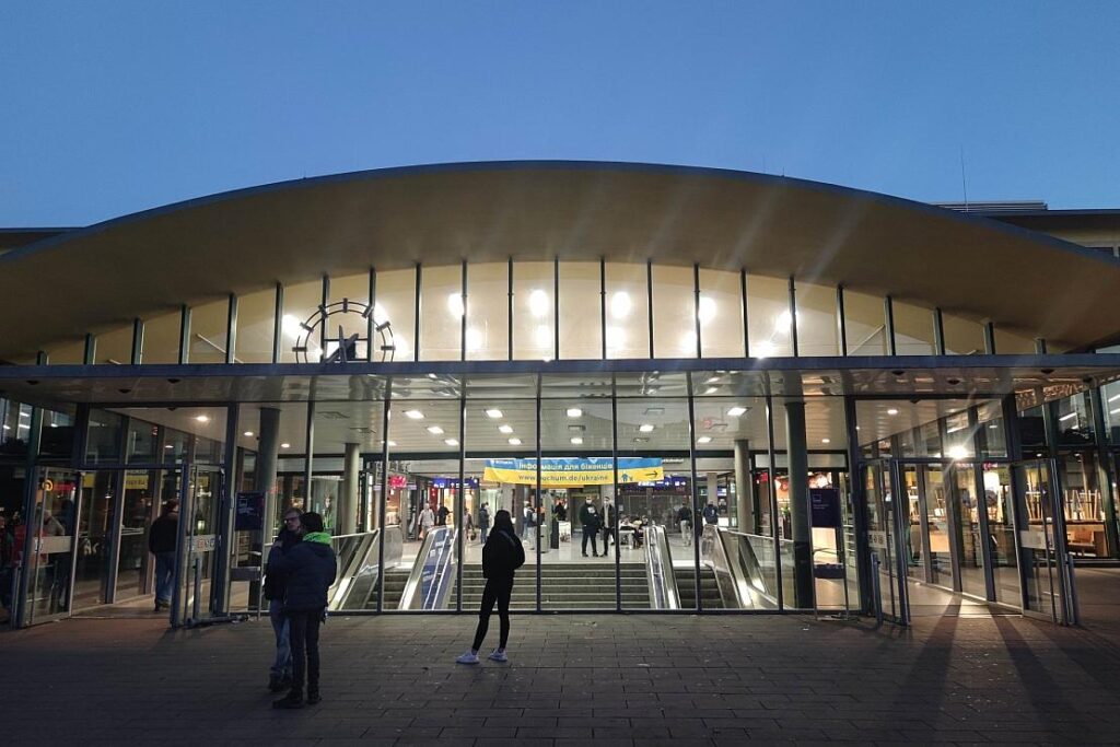 Aggressive Frau nach Fluchtversuch in Bochumer Hauptbahnhof festgenommen