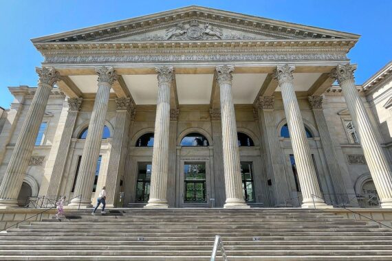 Niedersächsischer Landtag mit Fokus auf ländliche Entwicklung und vereinfachte Antragstellung für Fördermittel.