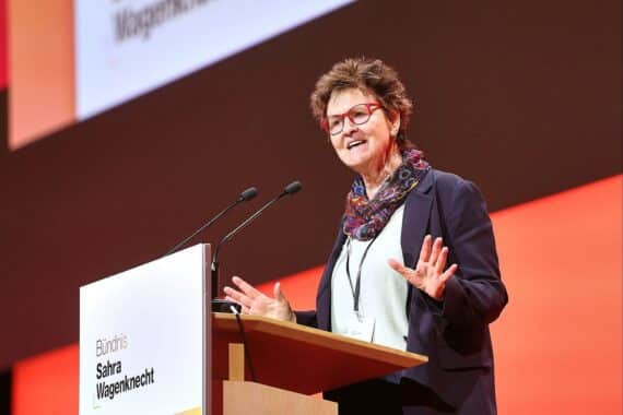 Porträt von Sabine Zimmermann, Symbol für politischen Wandel und Engagement in Sachsen.