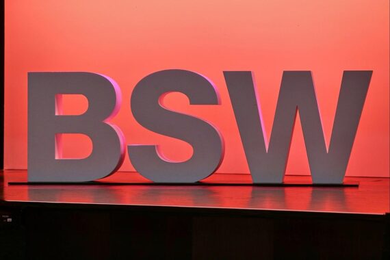 BSW-Logo legt den Fokus auf wirtschaftliche Sorgen um Arbeitsplätze in Ludwigsfelde.