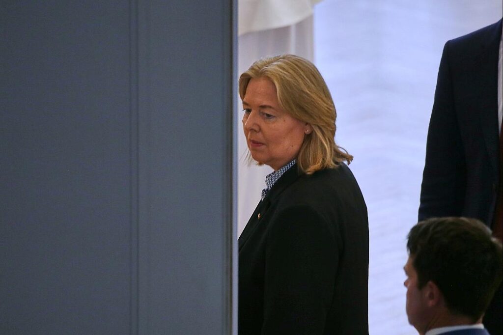 Bas verteidigt "Bullshit"-Äußerung und lehnt Sozialkürzungen ab