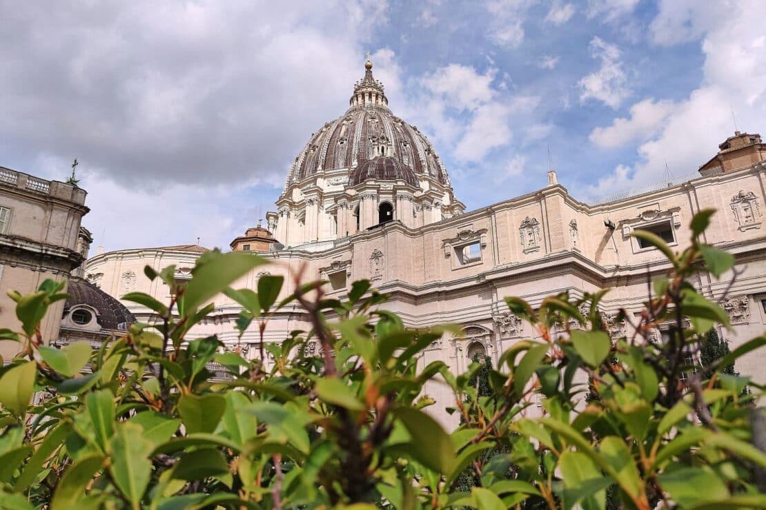 Berlin und Vatikan unterzeichnen Staatsvertrag für Theologie-Institut