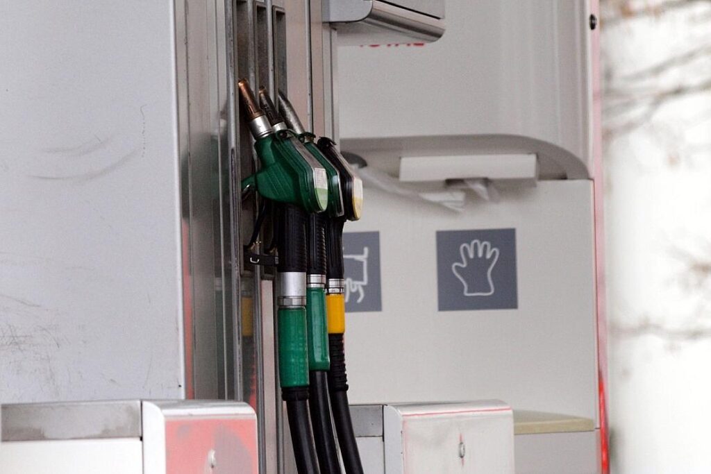Betrunkener legt Feuer an Tankstelle in Heusenstamm