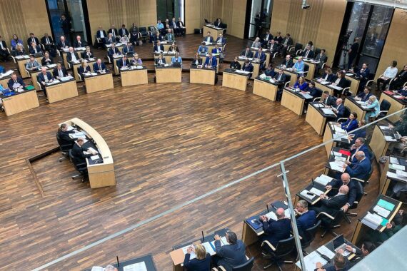 Brandenburg lehnt EU-Rüstungsinvestitionspläne ab, setzt auf zivile Infrastruktur und kritisiert Bundesregierung.