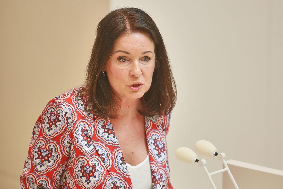 Brandenburger Gesundheitsministerin wirbt für regelmäßige Zahnarztbesuche