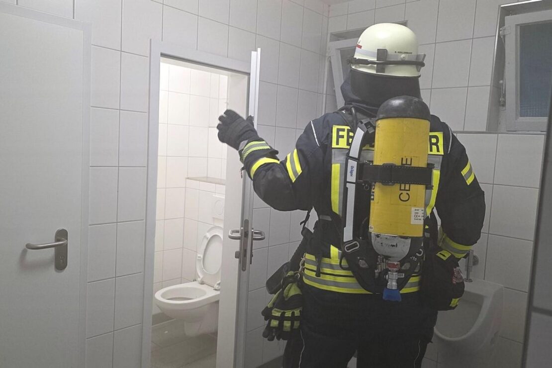 Brennende Toilettenpapierrolle verursacht Einsatz in Celler Park