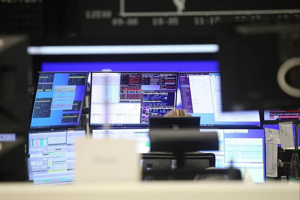 Dax startet leicht im Plus – Nervosität am Rentenmarkt steigt