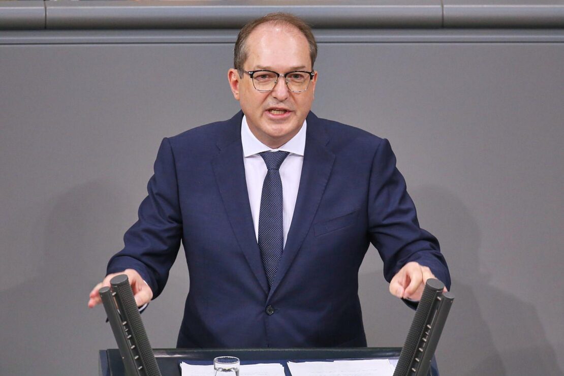 Dobrindt: "Polizeiliche und militärische Drohnenabwehr verzahnen"