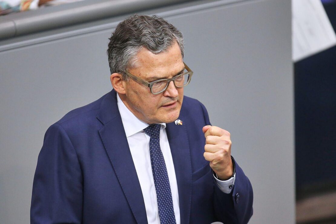 Drohnenvorfälle: Kiesewetter fordert Ausrufung des Spannungsfalls