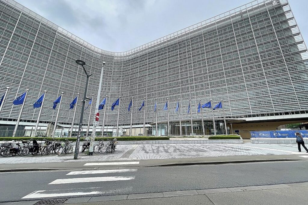 EU-Kommission will Autokonzernen bei Umstieg auf E-Autos helfen