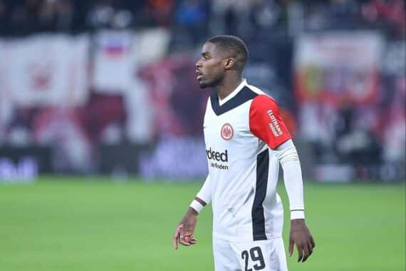 Niels Nkounkou in Eintracht Frankfurt-Trikot, im Fokus seiner Leihe zum Torino FC.