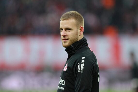 Eintracht Frankfurt verleiht Hrvoje Smolcic an Kocaelispor für eine Saison mit Kaufoption.