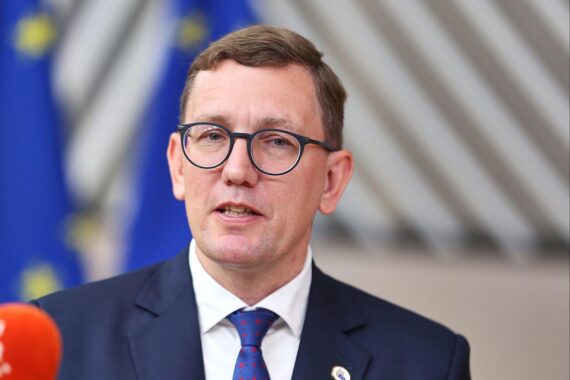 Kristen Michal spricht über Beschlagnahmung russischen Vermögens und Zölle auf russische Produkte.