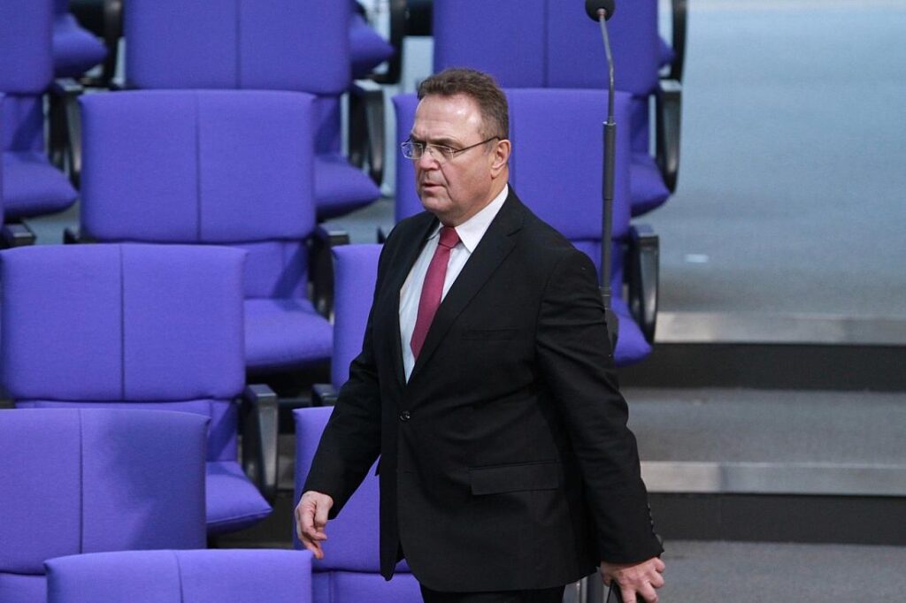 Ex-Innenminister Friedrich rechnet mit Merkels Asylpolitik ab