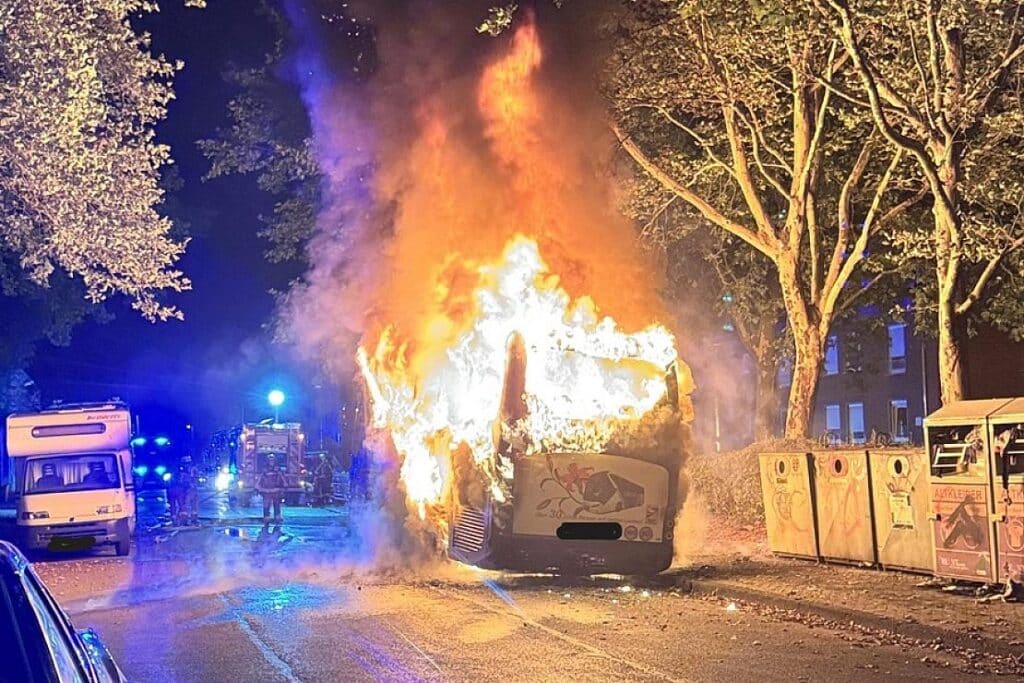Feuerwehr Düren bewältigt vier nächtliche Einsätze gleichzeitig