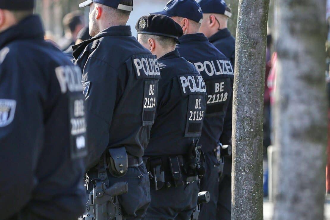 Frontalzusammenstoß in Wöllstein verletzt drei Personen