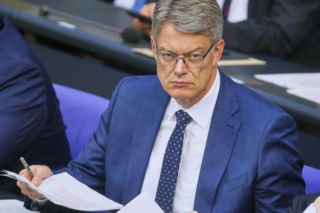 Grüne stellen Eignung von Schnieder als Minister infrage