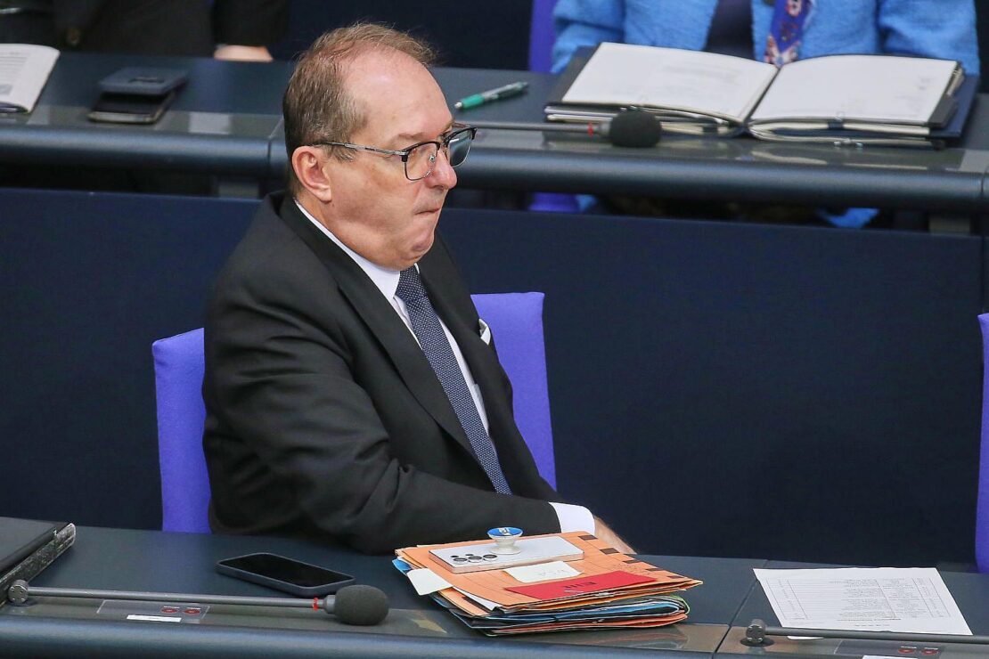 Grüne von Dobrindt-Plänen für Drohnenabwehr "amüsiert"