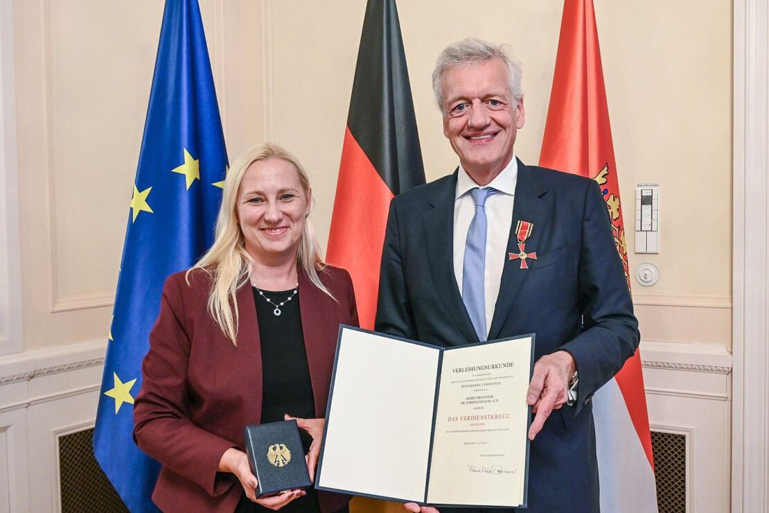 Hessische Gesundheitsministerin ehrt Frankfurter Mediziner mit Bundesverdienstkreuz
